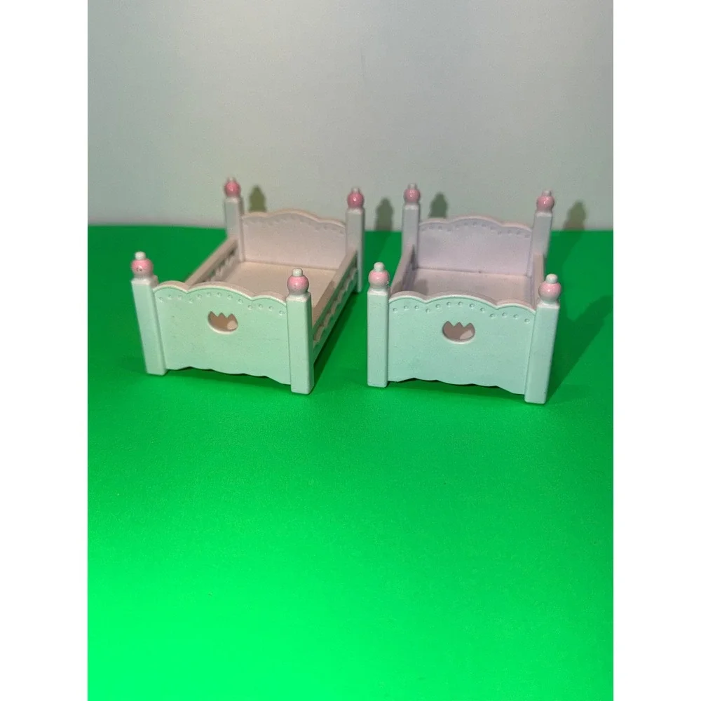 Calico Critters Sylvanian Families White Pink Floral Beds Dollhouse Furniture